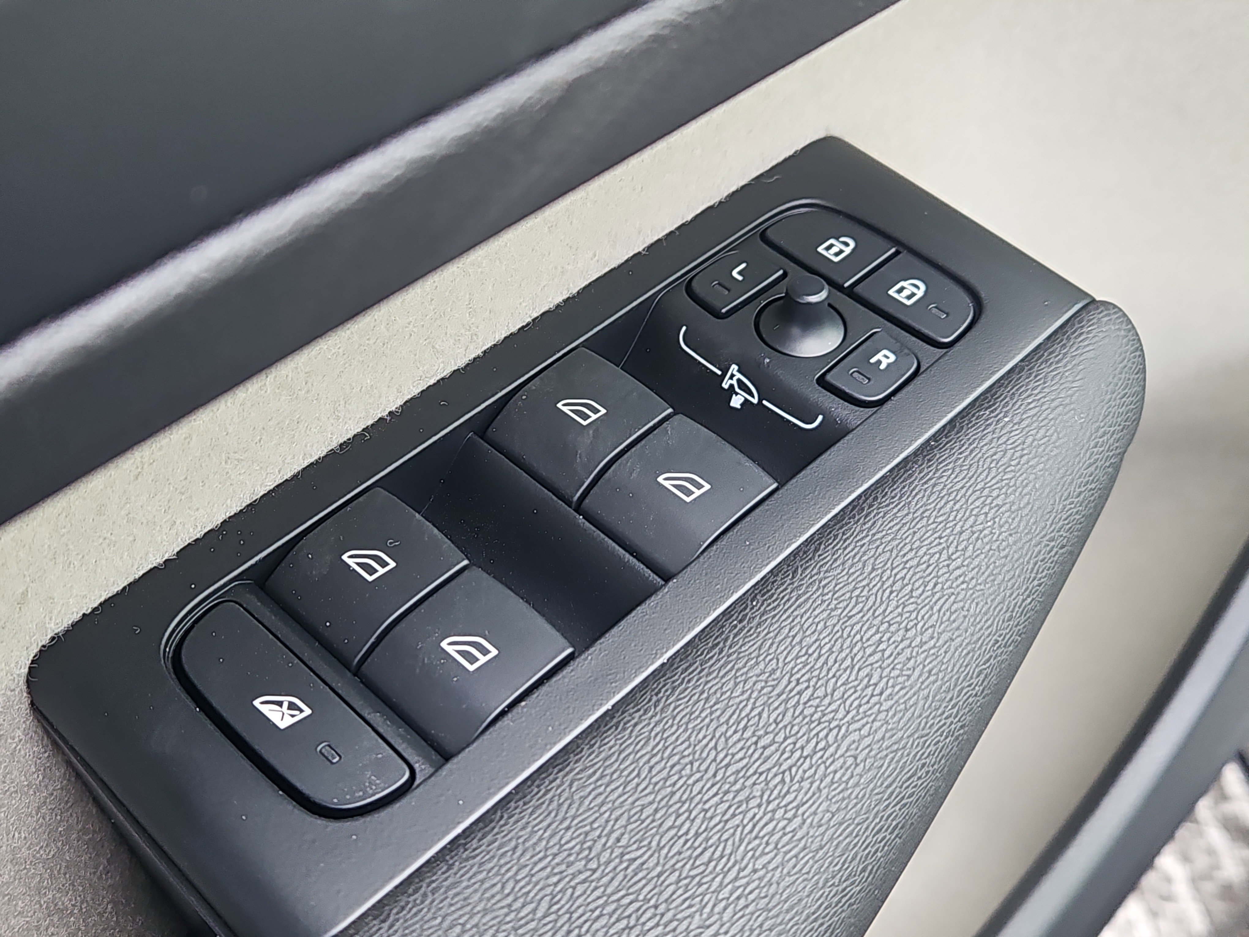 New 2026 Volvo XC40 B5 Plus w/ Protection Package Premier image 19