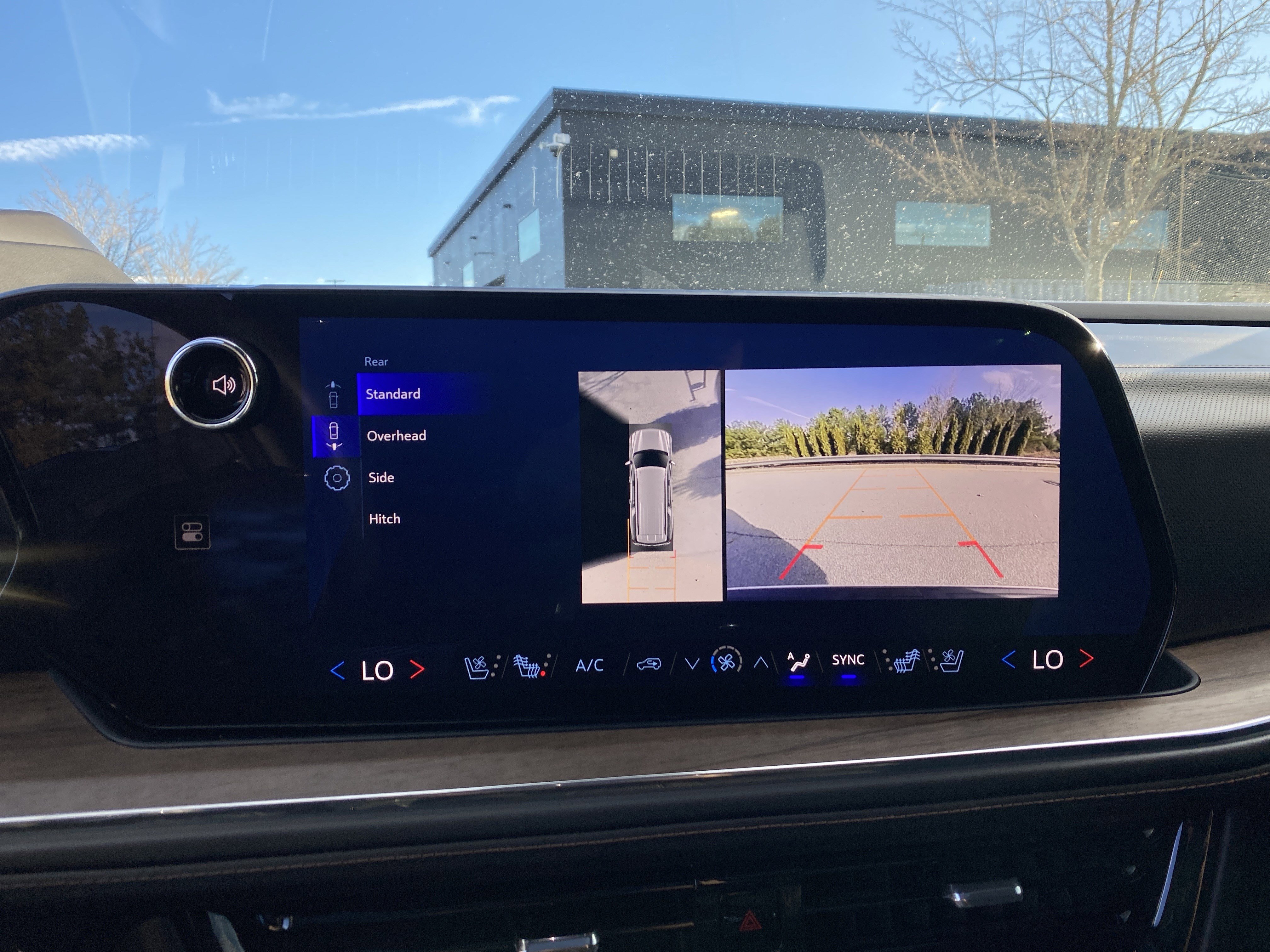 Used 2025 Chevrolet Suburban High Country image 39