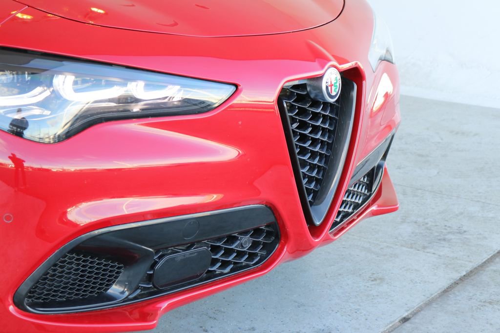 Used 2025 Alfa Romeo Stelvio Sprint image 12