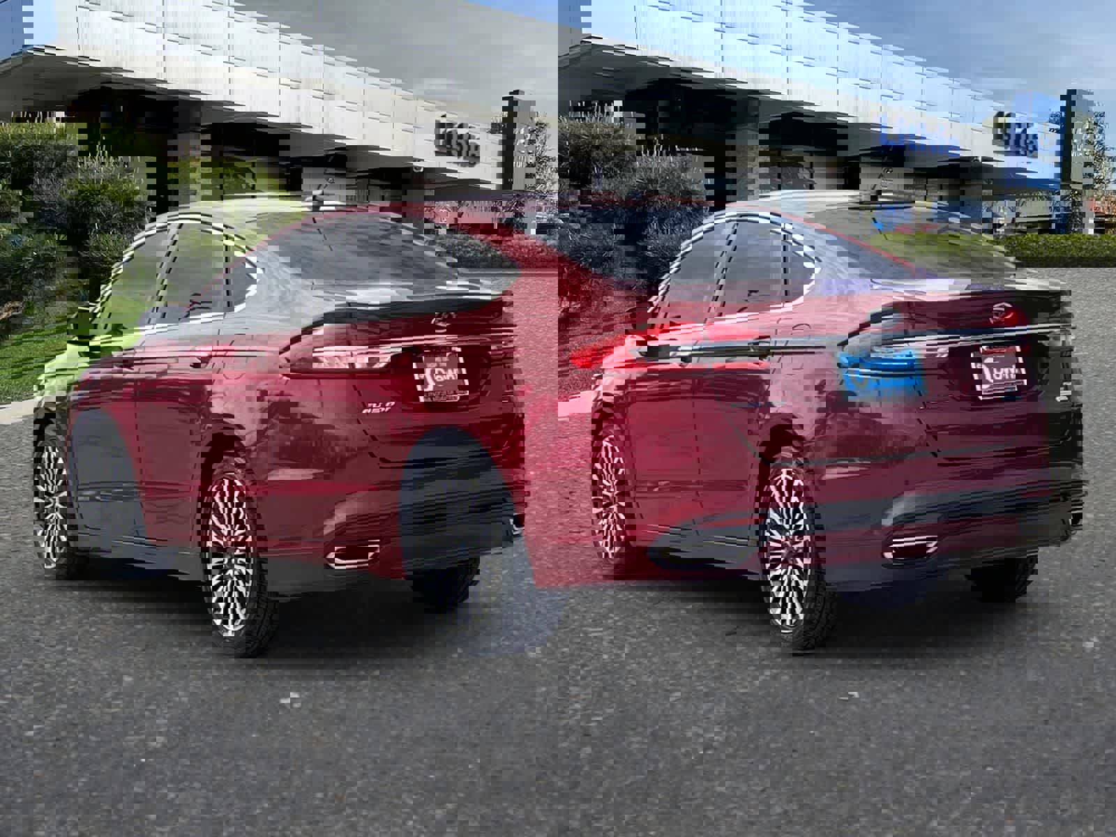 Used 2017 Ford Fusion SE w/ Fusion SE Technology Package FWD image 7