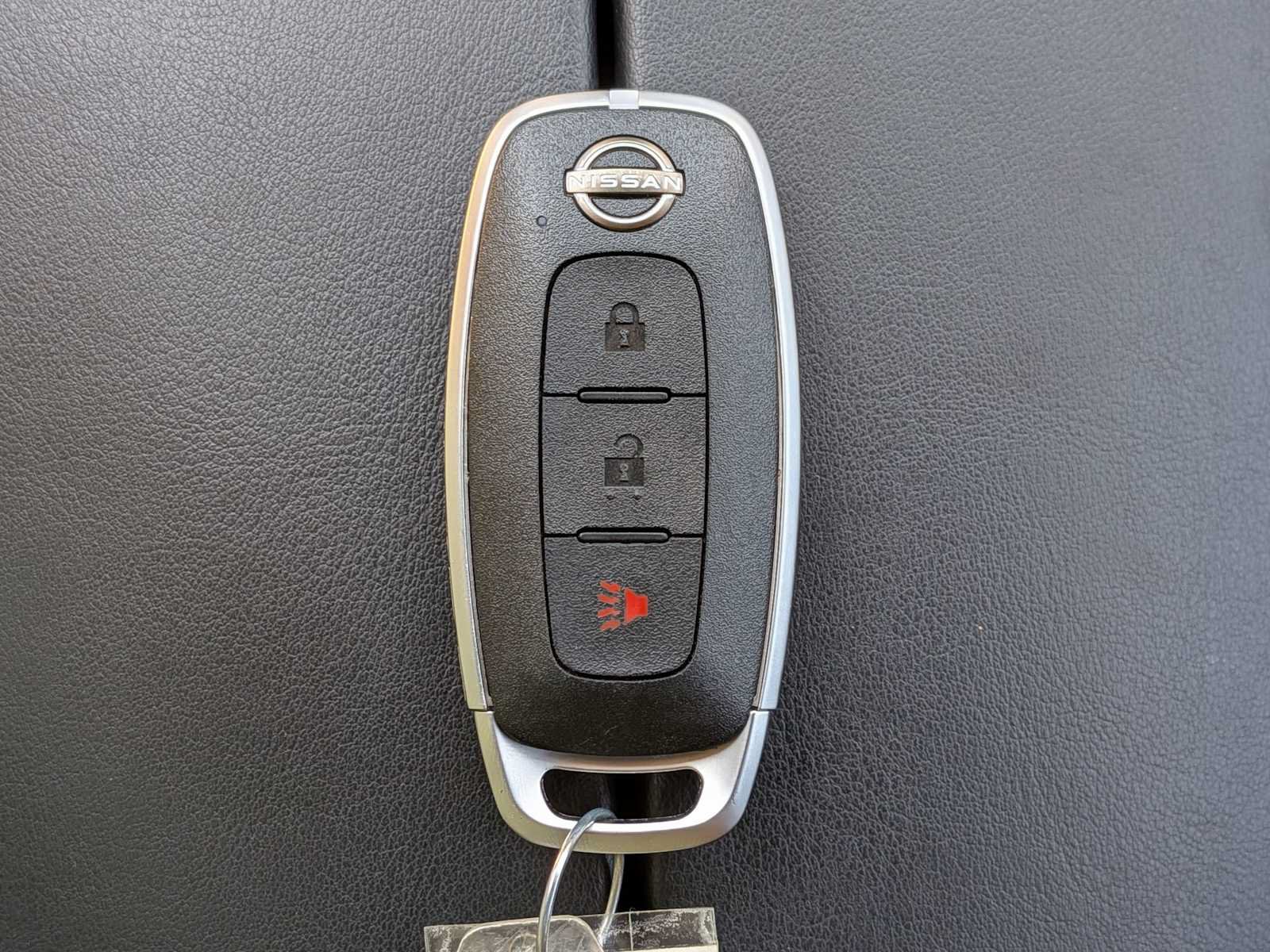 Used 2025 Nissan Rogue S AWD/4WD image 30