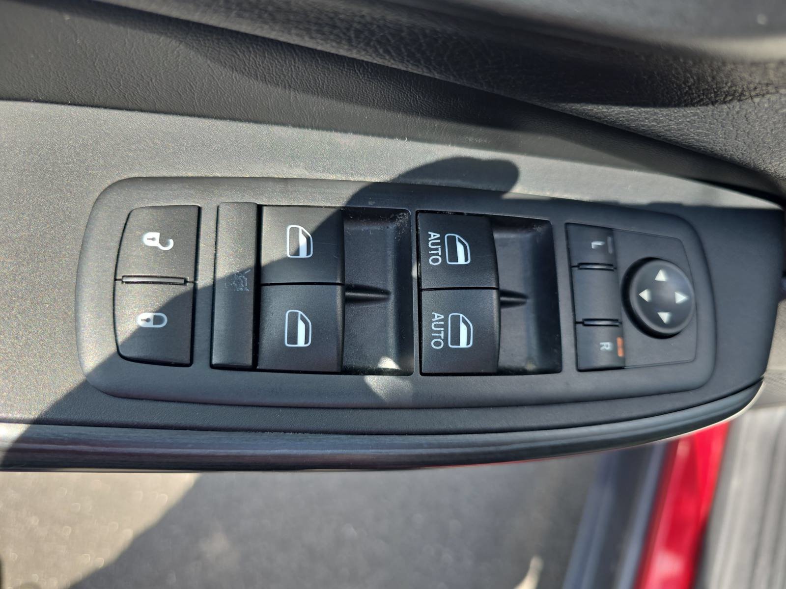 Used 2016 Jeep Cherokee Limited FWD image 28