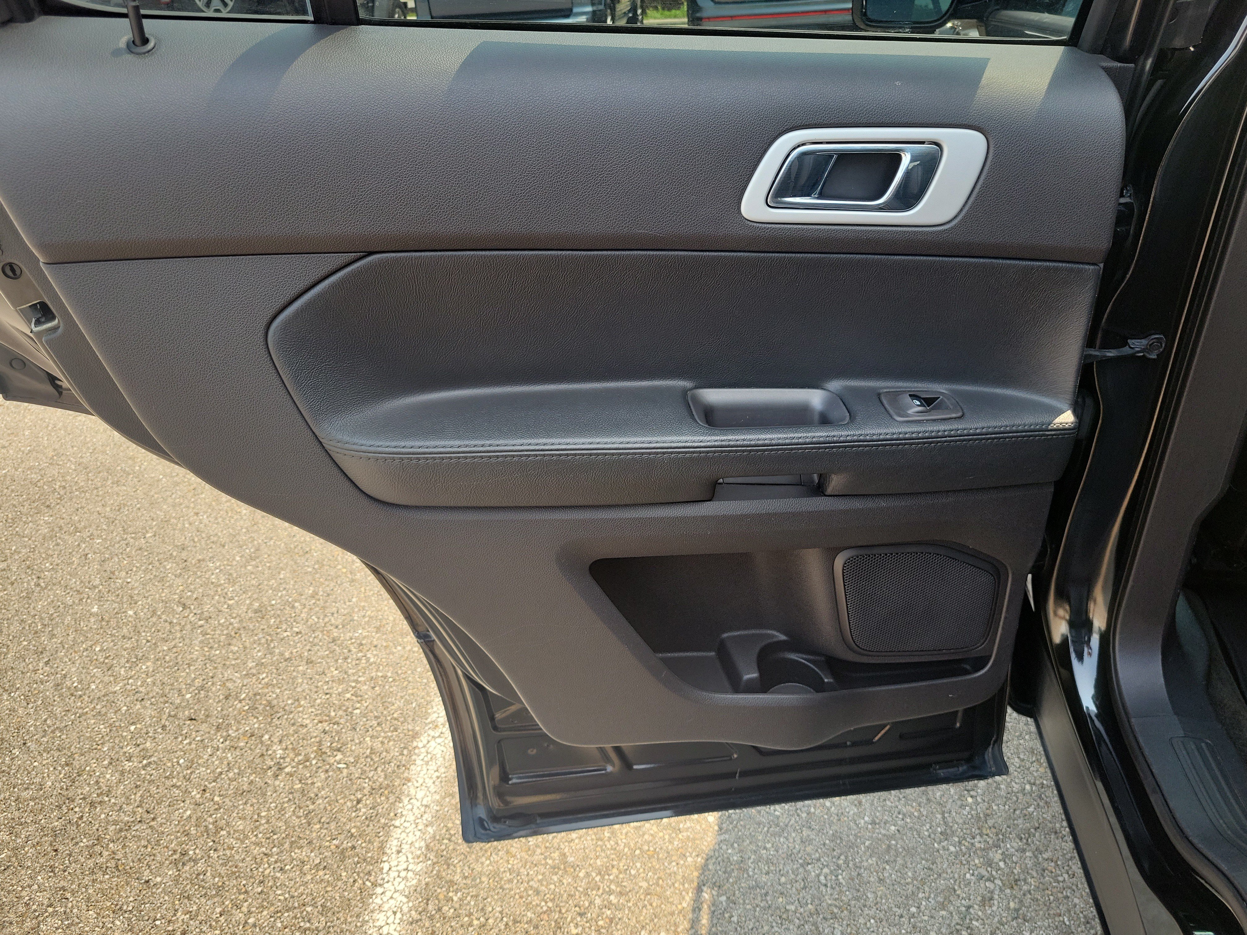 Used 2014 Ford Explorer XLT w/ Equipment Group 202A FWD image 13