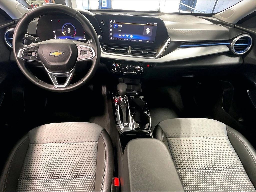 Used 2025 Chevrolet Trax LT w/ LT Convenience Package FWD image 22