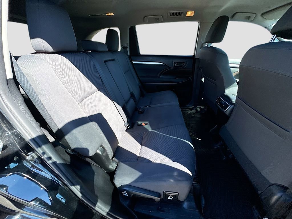 Used 2019 Toyota Highlander LE image 26