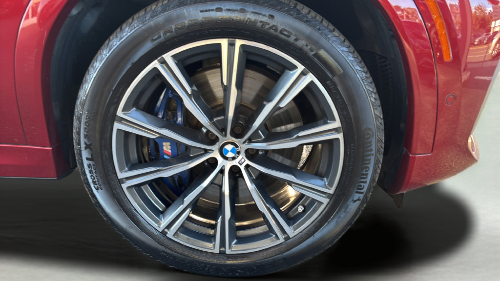 Used 2021 BMW X6 M50i w/ Dynamic Handling Package AWD/4WD image 16