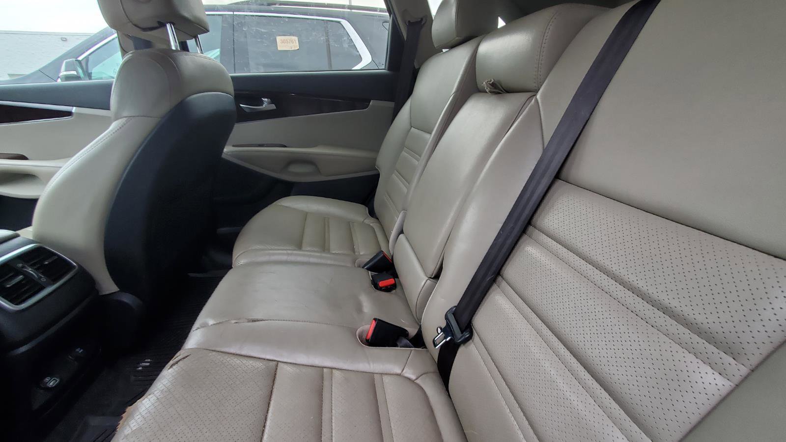 Used 2017 Kia Sorento LX w/ LX Convenience Package image 5