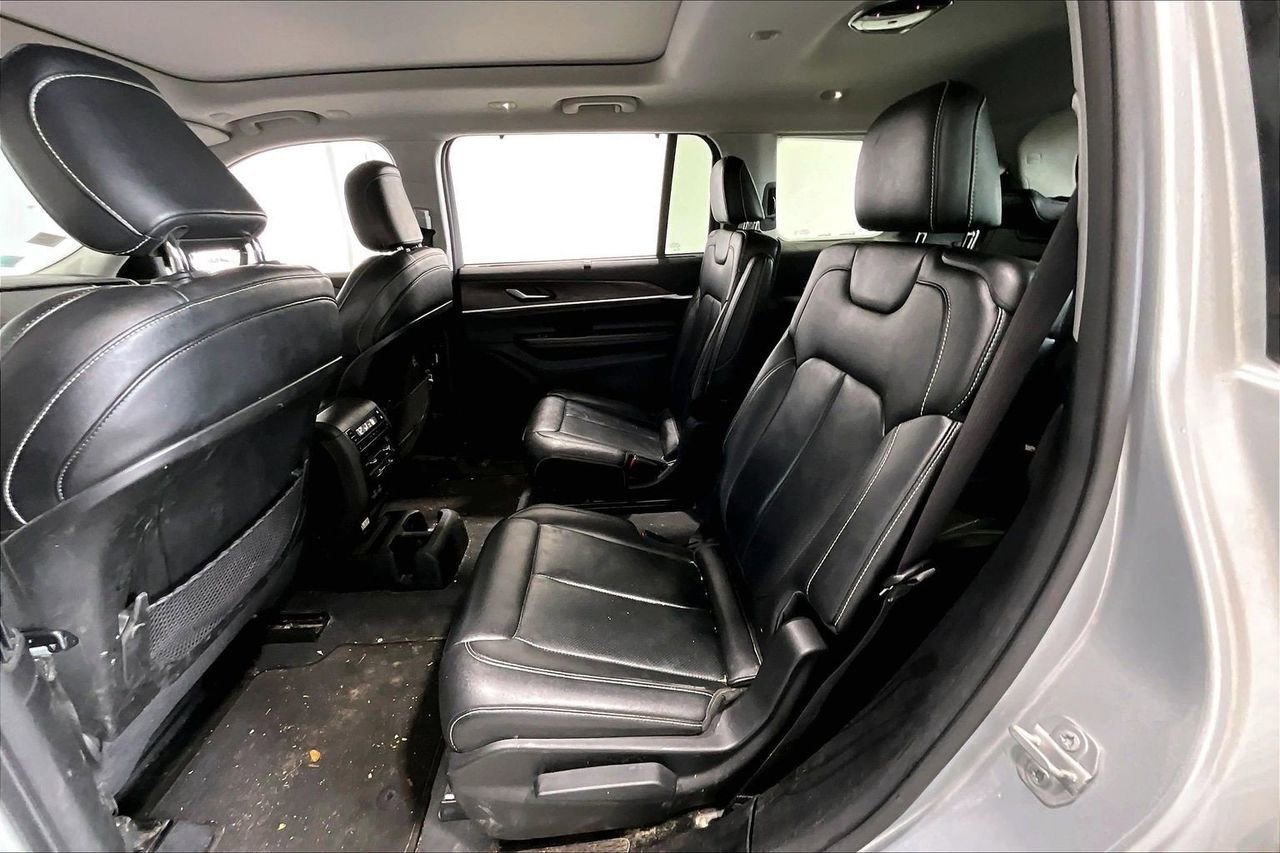 Used 2023 Jeep Grand Cherokee L Limited w/ Luxury Tech Group II image 24