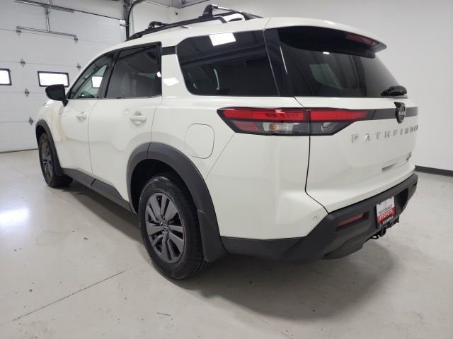 Used 2023 Nissan Pathfinder SV w/ SV Premium Package image 11