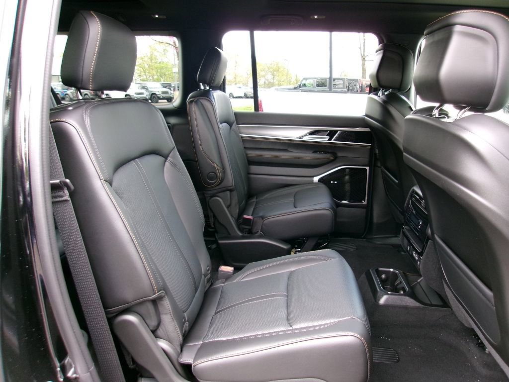 New 2026 Jeep Grand Wagoneer L 4WD image 9
