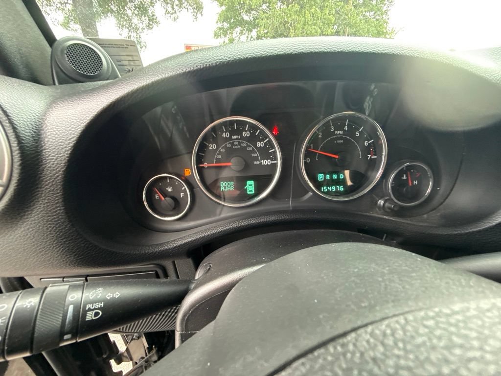 Used 2014 Jeep Wrangler Unlimited Rubicon w/ Connectivity Group AWD/4WD image 17