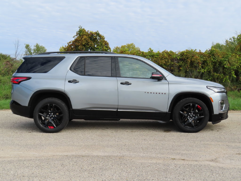 Used 2023 Chevrolet Traverse Premier w/ Redline Edition AWD/4WD image 2