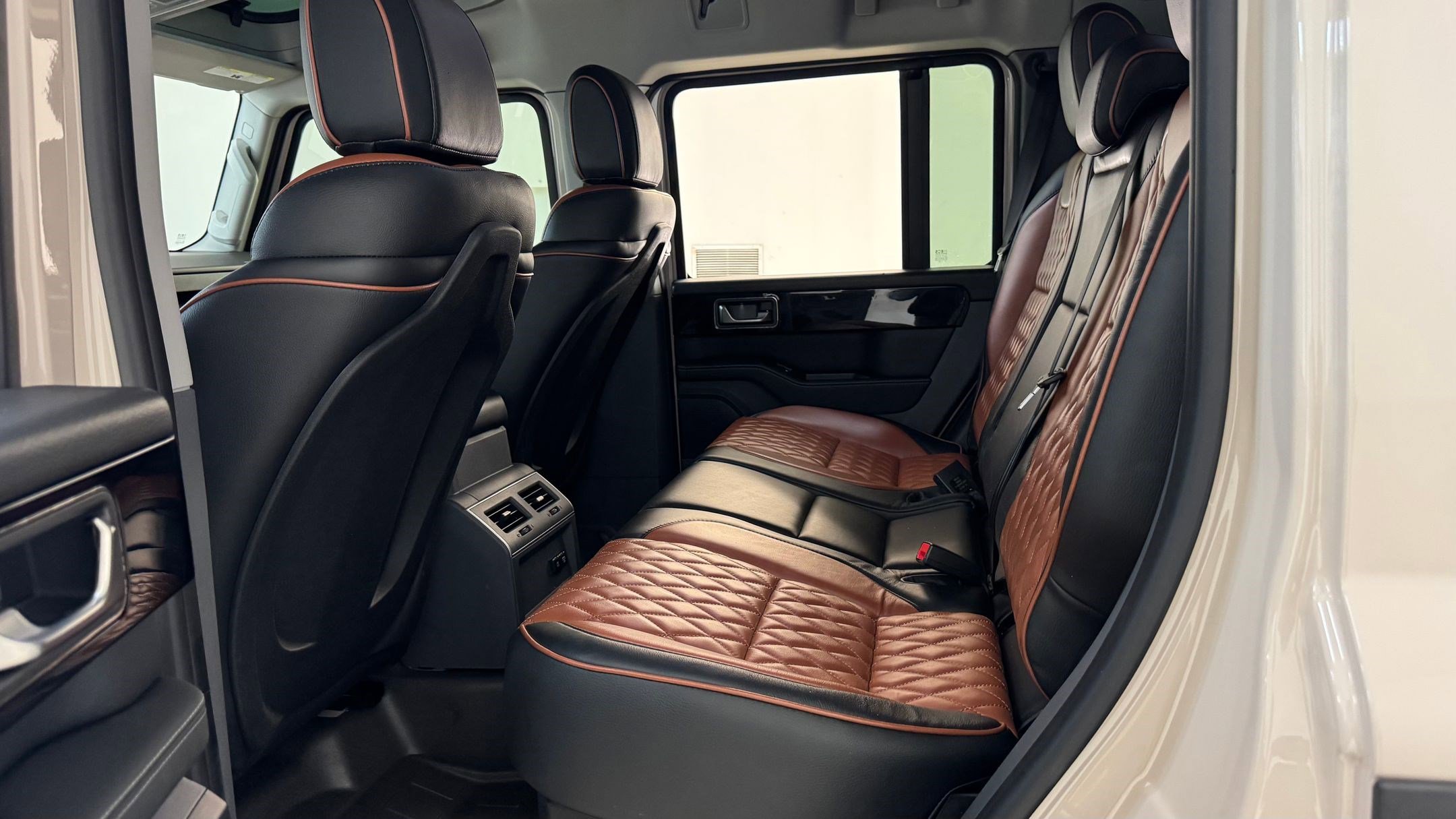 Used 2024 INEOS Grenadier Fieldmaster Edition image 15