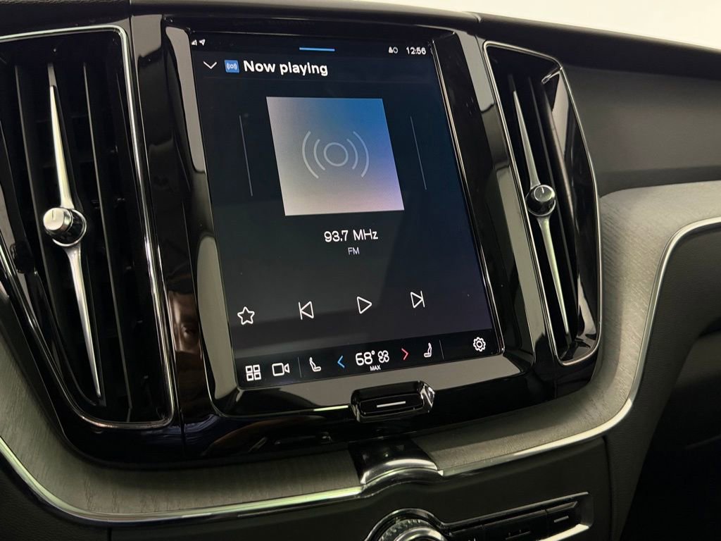 Used 2025 Volvo XC60 B5 Plus image 26