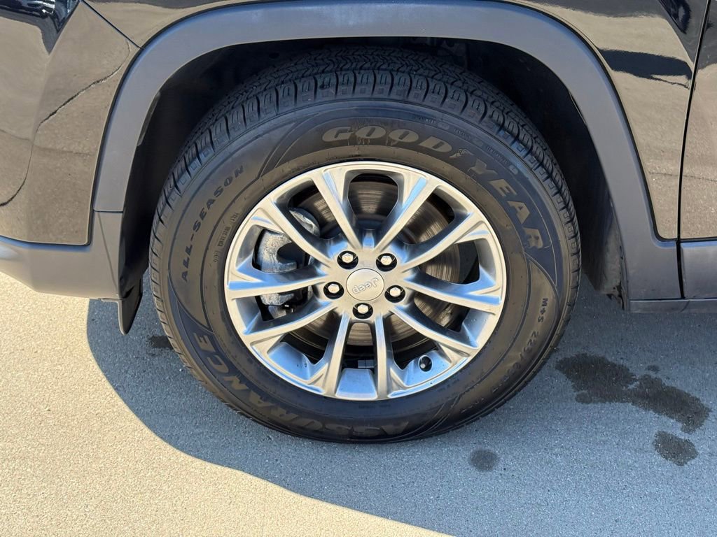 Used 2021 Jeep Cherokee Latitude Lux w/ Sun & Sound Group image 12