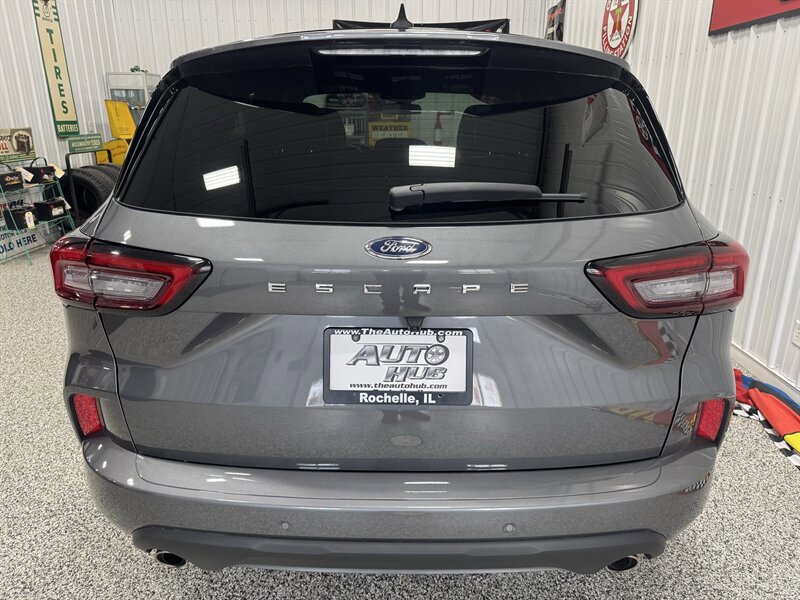 Used 2023 Ford Escape ST-Line w/ Tech Pack #1 FWD image 7