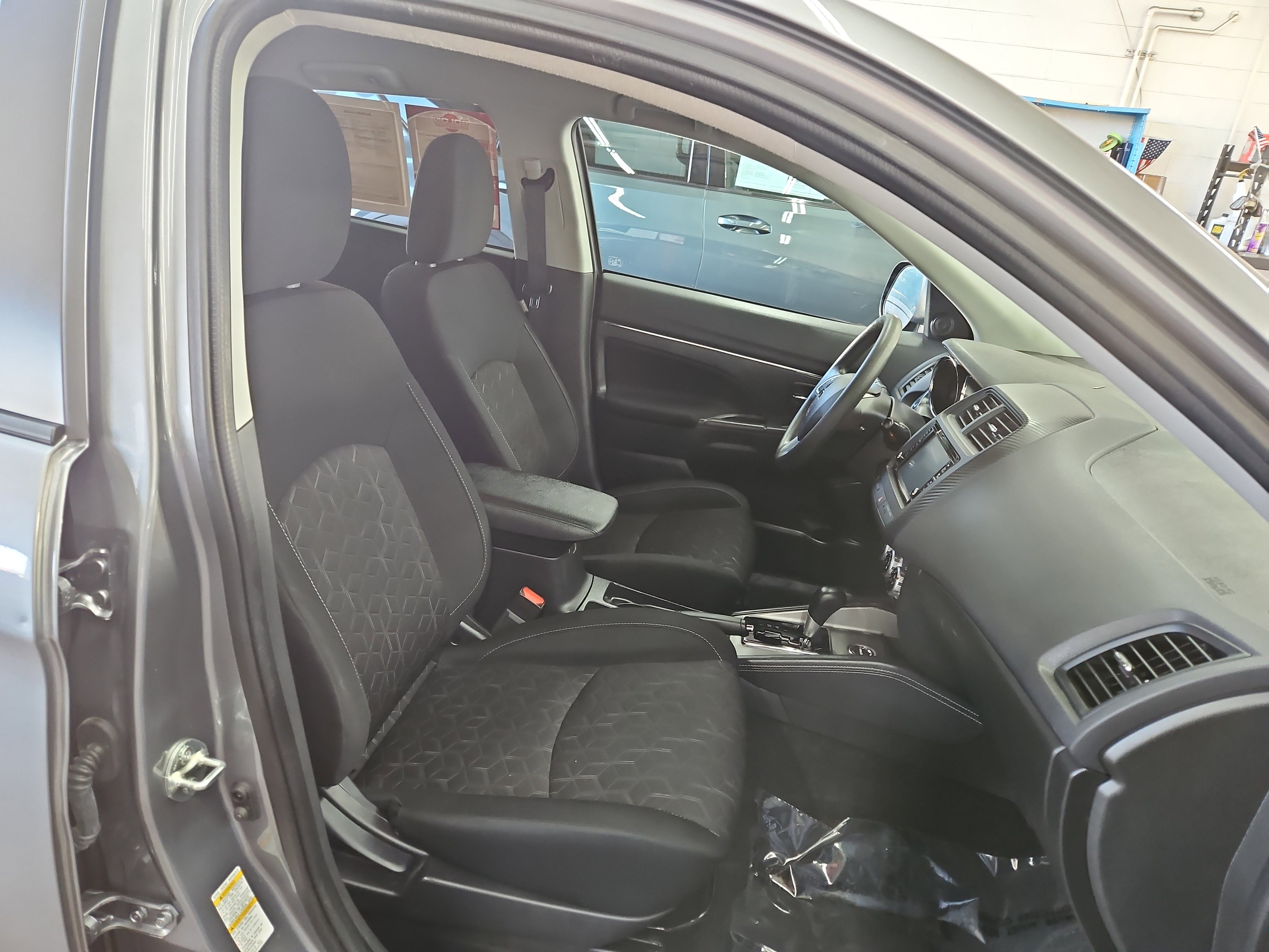 Used 2025 Mitsubishi Outlander Sport AWD image 9