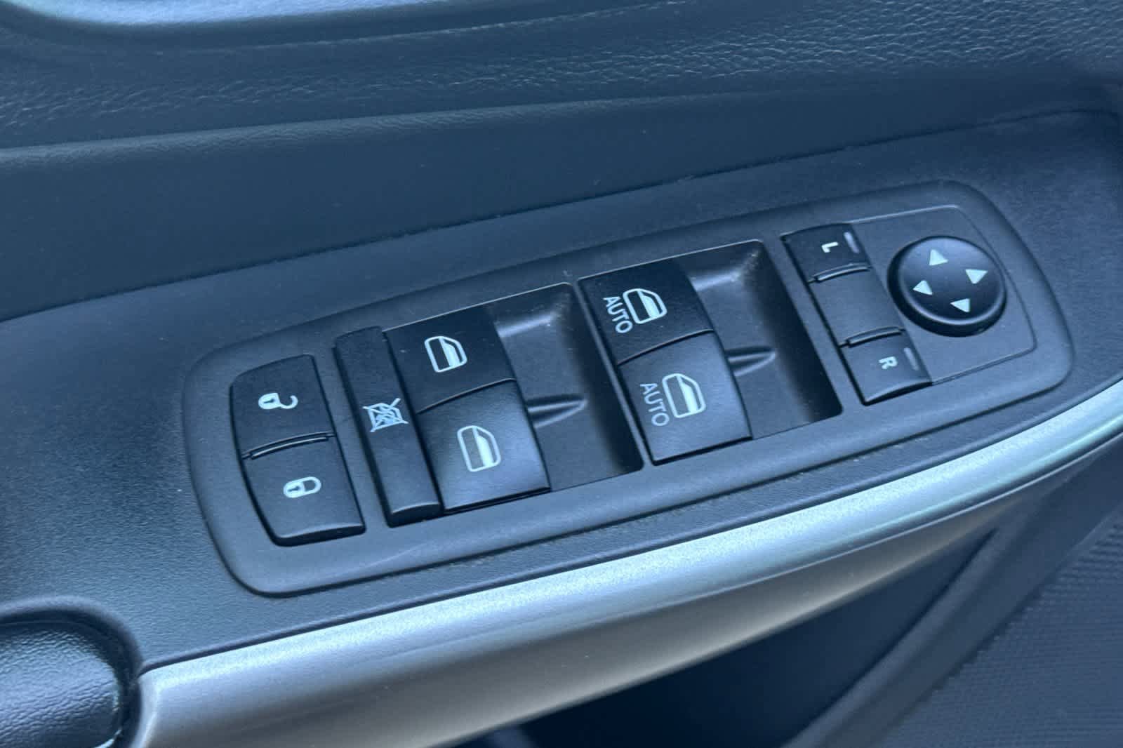 Used 2021 Jeep Cherokee Latitude FWD image 11