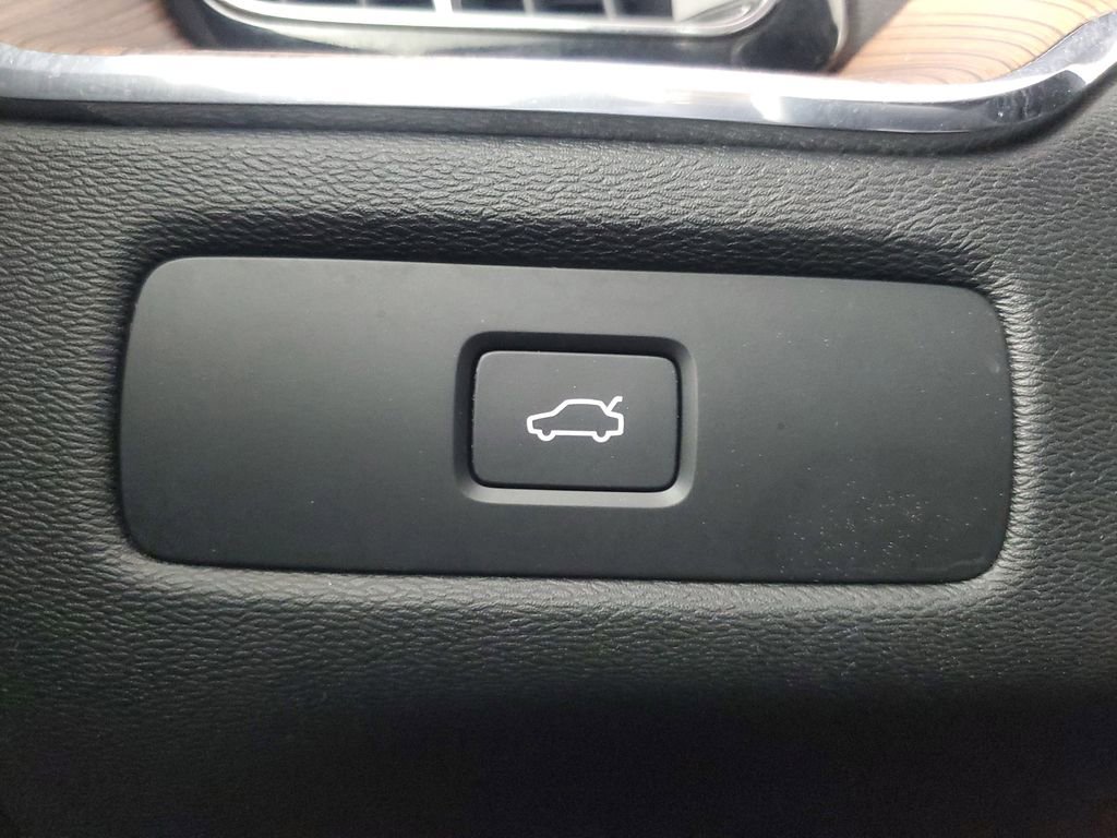 Certified 2024 Volvo XC60 B5 Plus w/ Protection Package Premier AWD/4WD image 35