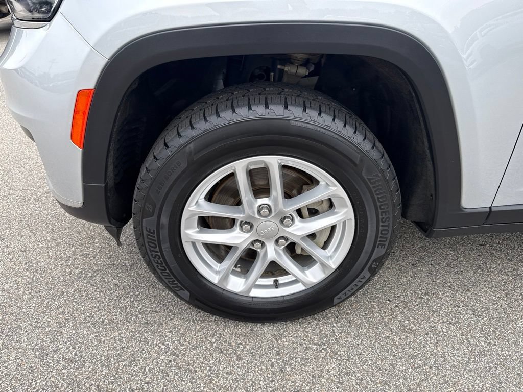 Certified 2025 Jeep Grand Cherokee L Laredo w/ Luxury Tech Group I AWD/4WD image 9