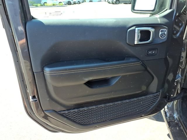 Used 2025 Jeep Wrangler Unlimited Sahara AWD/4WD image 15