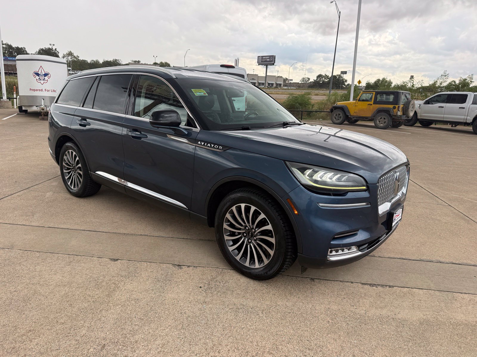 Used 2020 Lincoln Aviator Reserve w/ Elements Package Plus AWD/4WD image 3