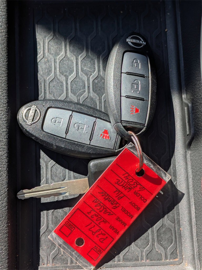 Used 2023 Nissan Frontier SV w/ Midnight Edition Package image 32