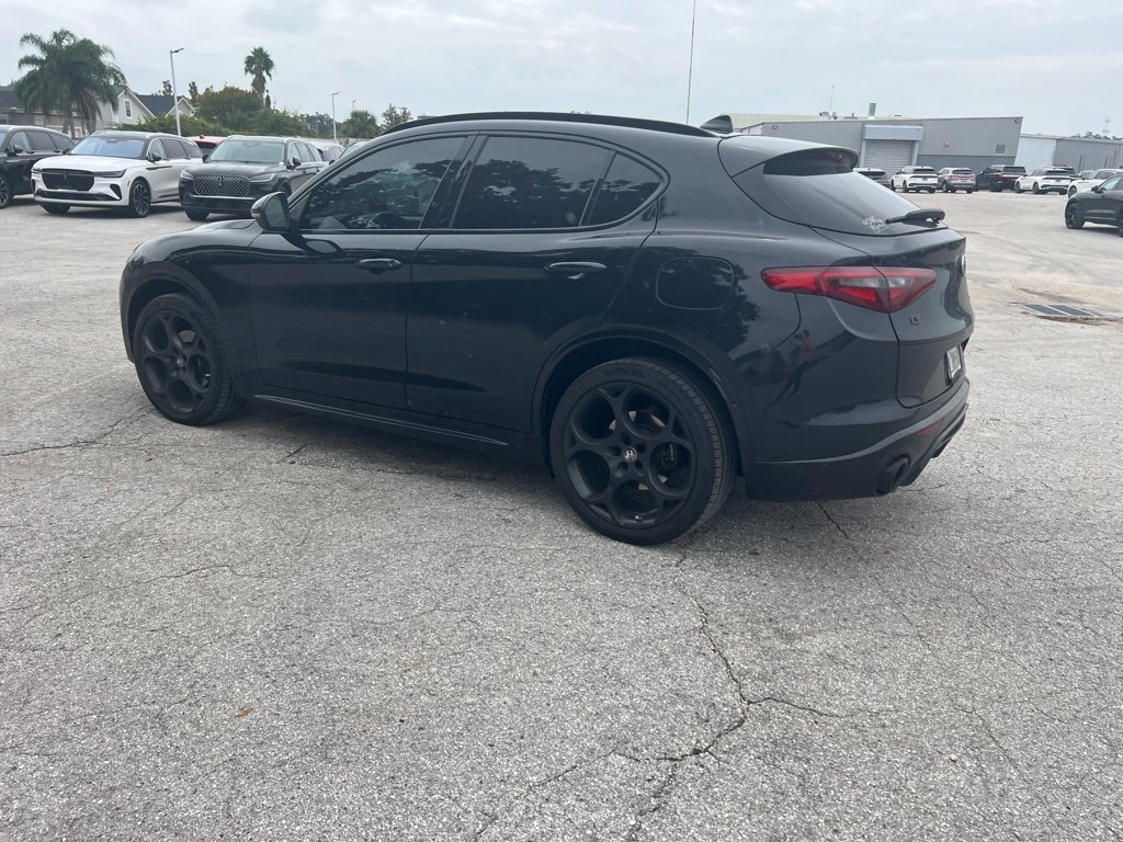 Used 2023 Alfa Romeo Stelvio Estrema AWD/4WD image 4