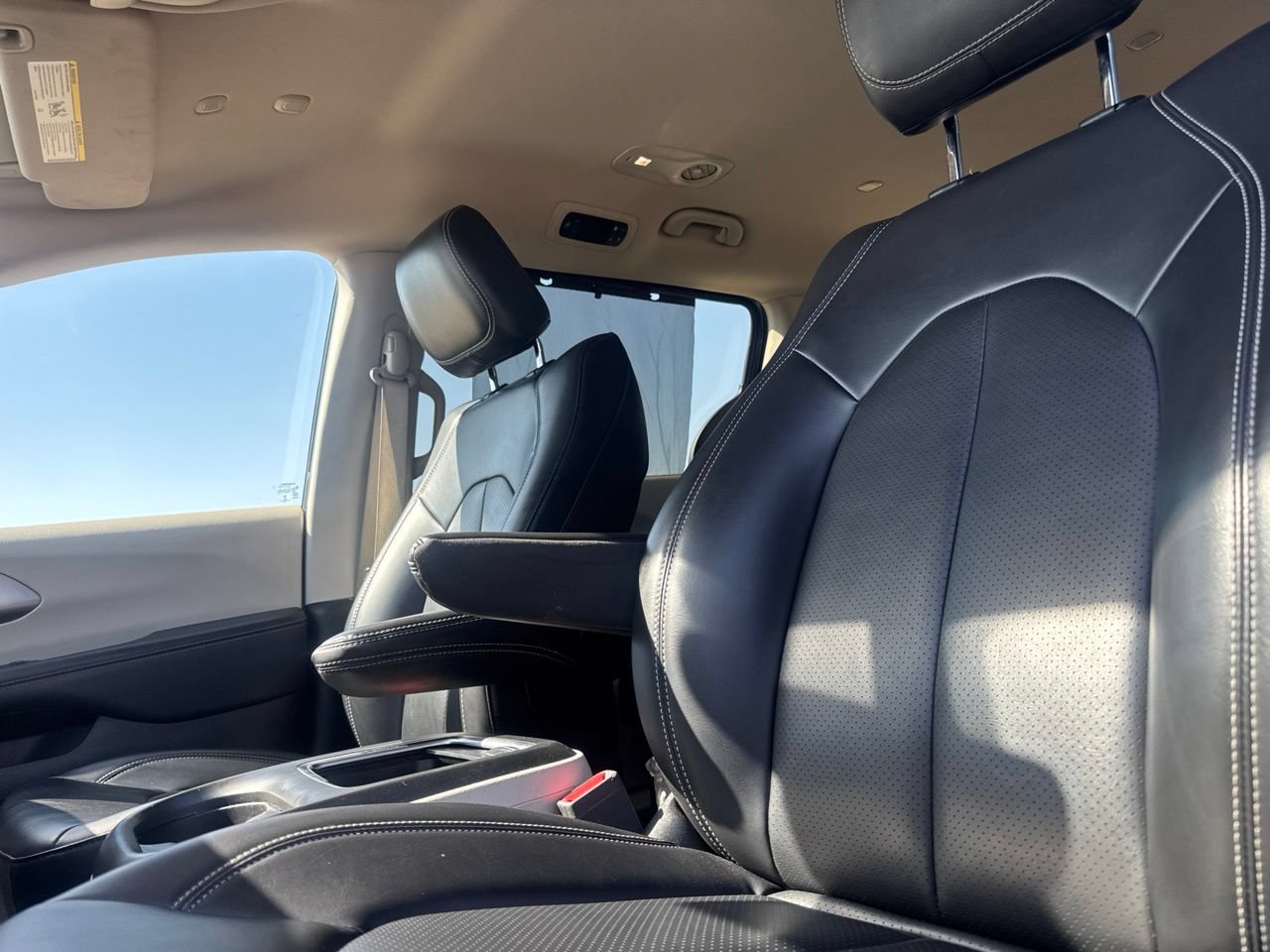 Used 2023 Chrysler Pacifica Touring-L FWD image 43