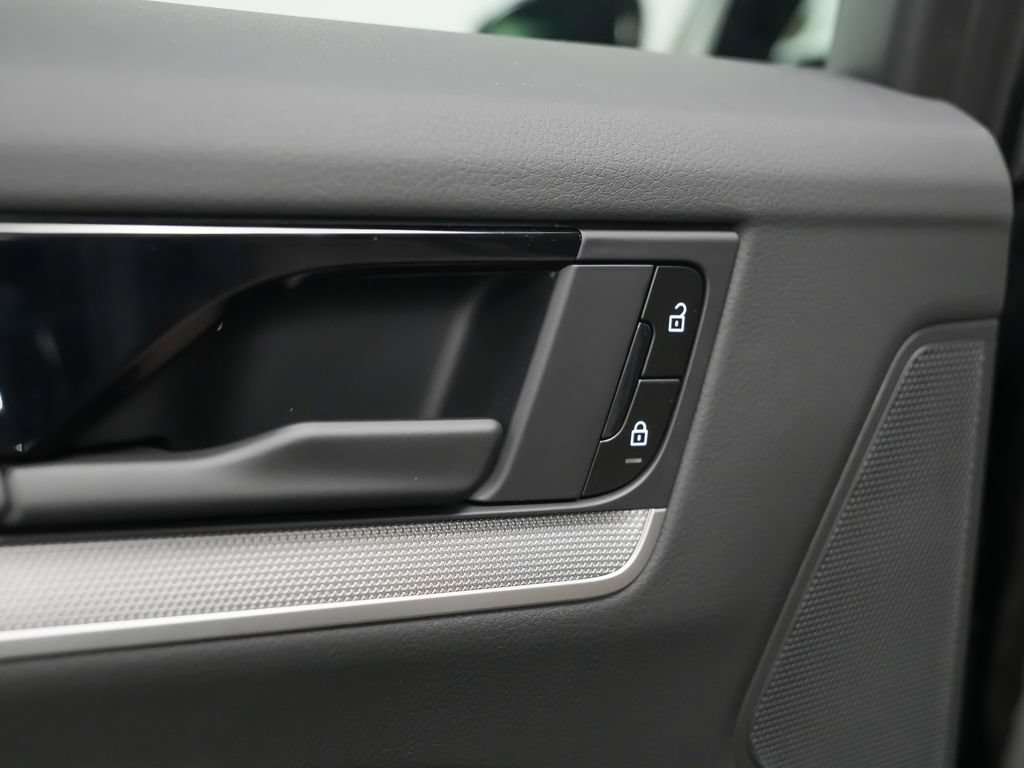 New 2026 Porsche Cayenne AWD/4WD image 15