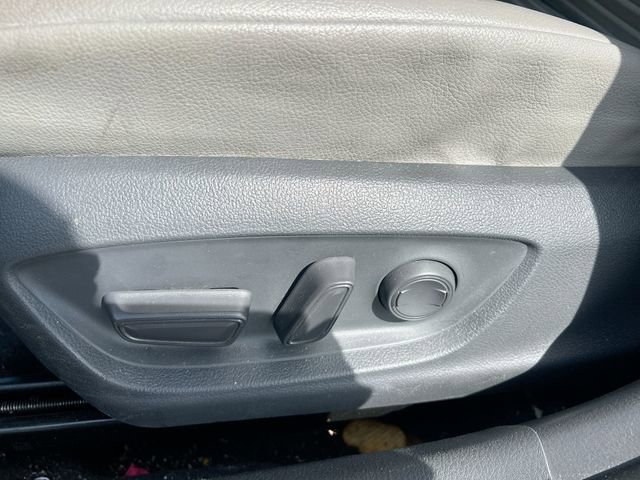 Used 2019 Toyota Camry SE image 16