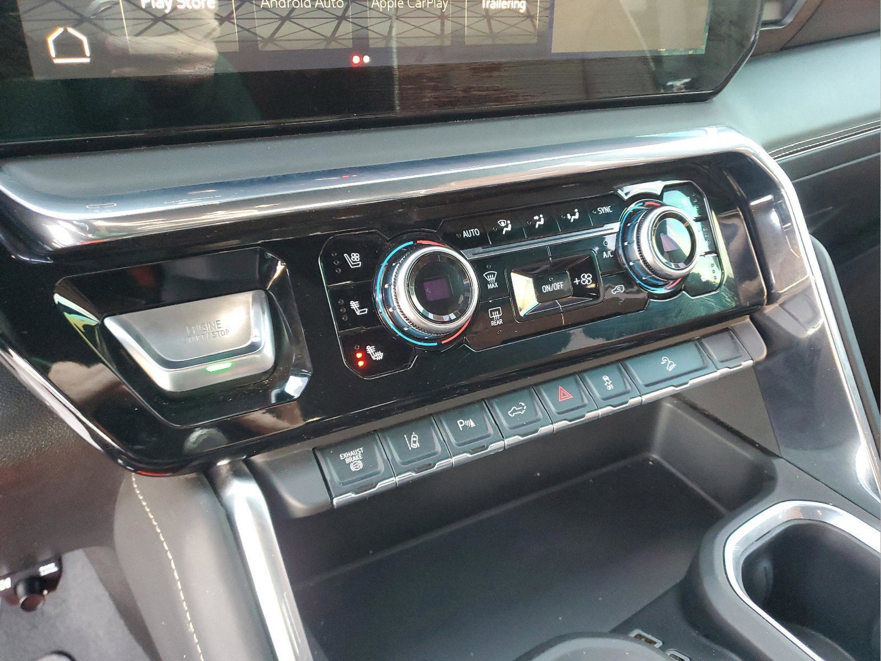 Used 2024 GMC Sierra 3500 Denali Ultimate image 16