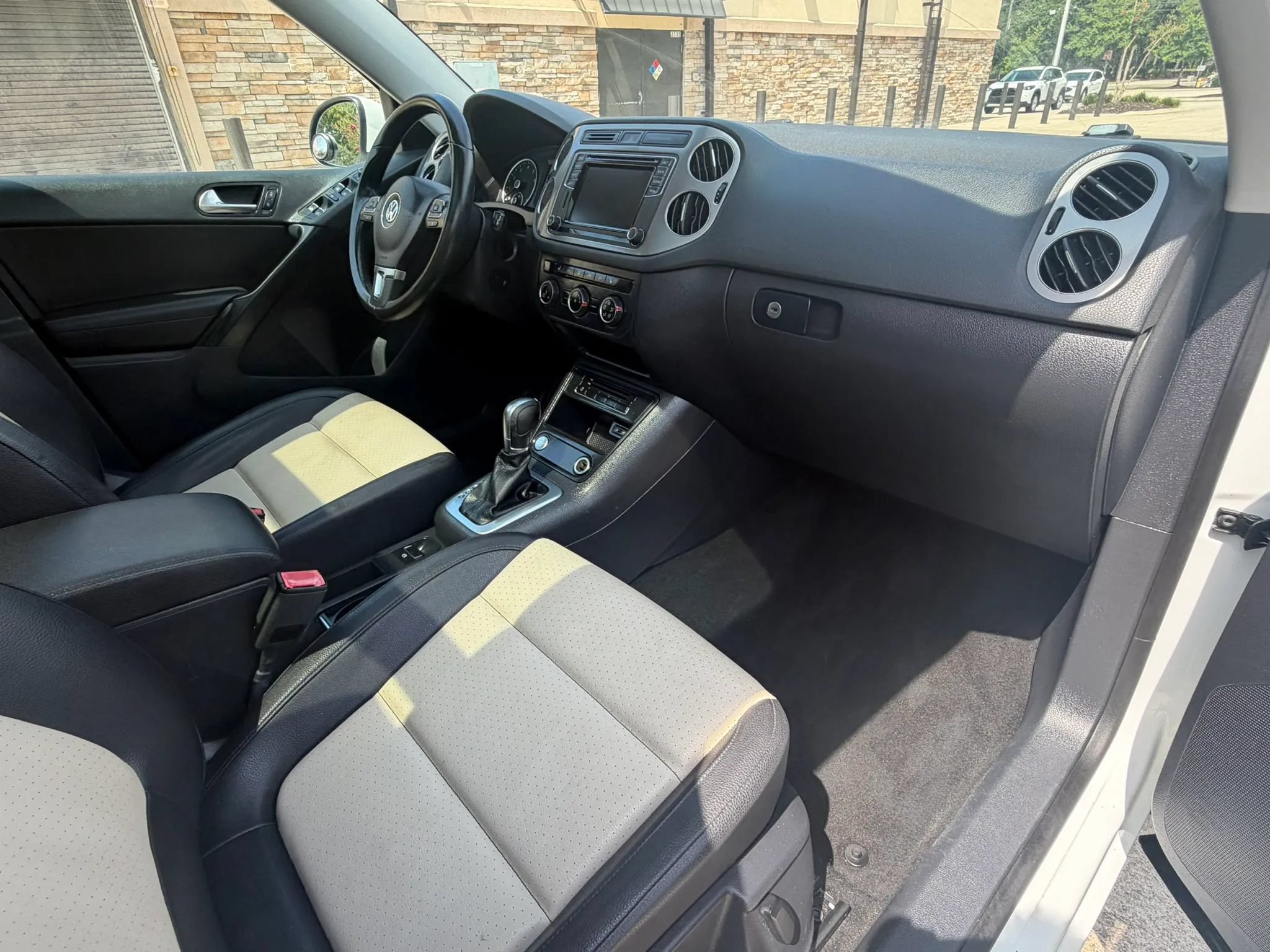 Used 2017 Volkswagen Tiguan Wolfsburg Edition FWD image 11