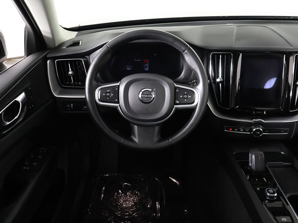 Used 2022 Volvo XC60 B5 Momentum AWD/4WD image 36