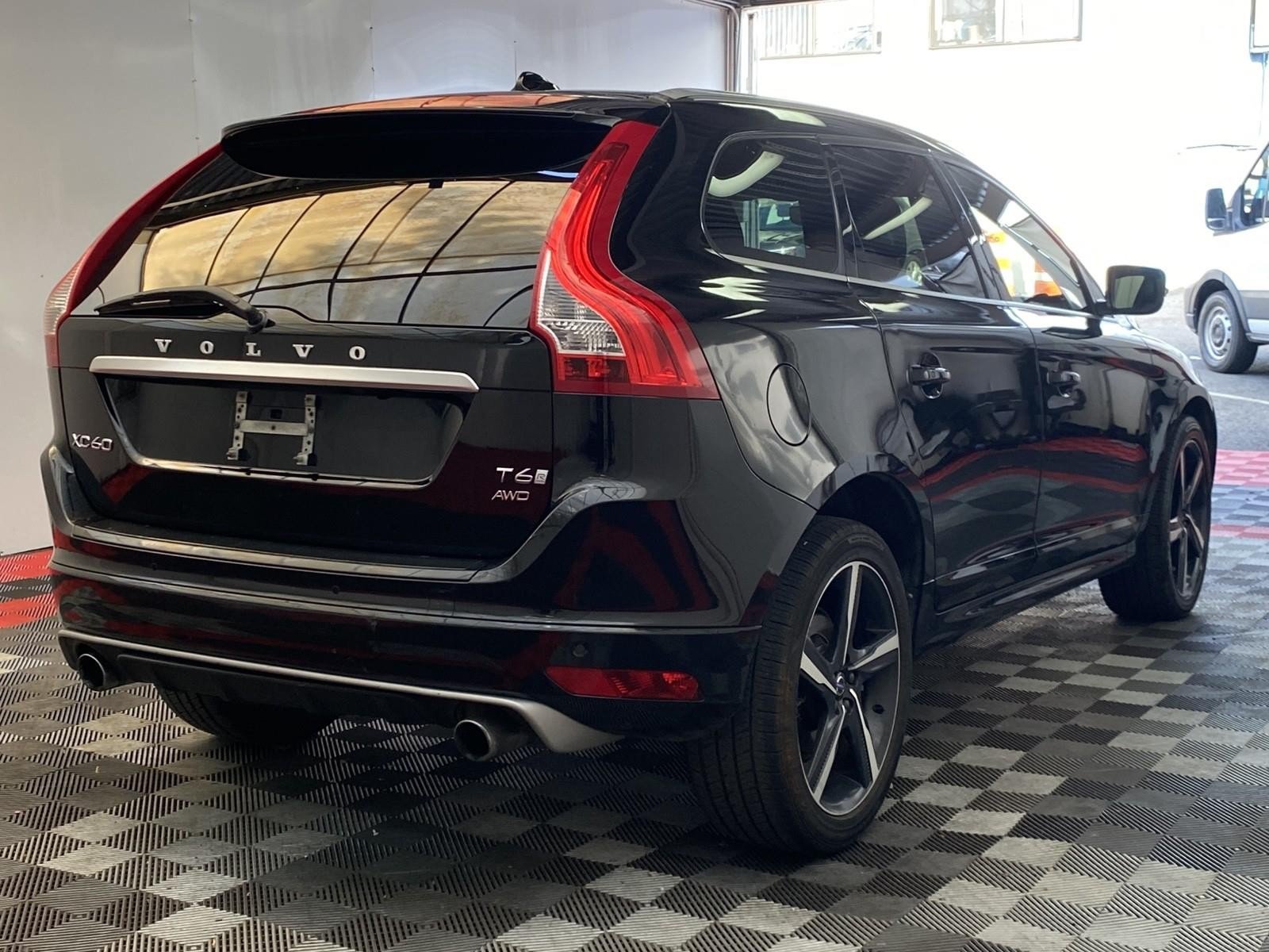 Used 2016 Volvo XC60 T6 R-Design w/ Proximity Package AWD/4WD image 6