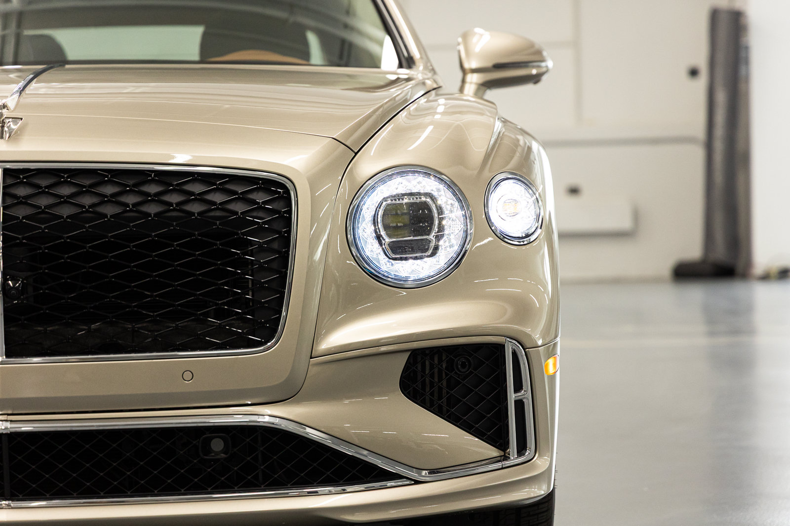 Certified 2026 Bentley Flying Spur V8 AWD/4WD image 10