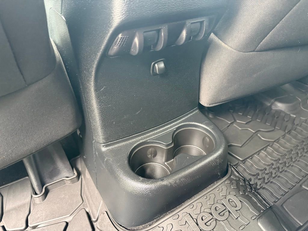 Used 2016 Jeep Wrangler Unlimited Rubicon w/ Connectivity Group image 18