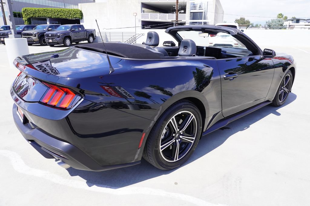 Used 2025 Ford Mustang Convertible image 13