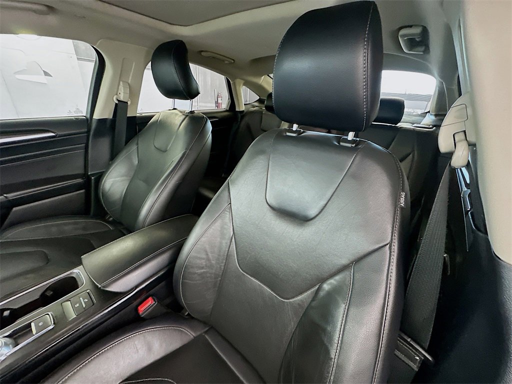 Used 2019 Ford Fusion Titanium image 21