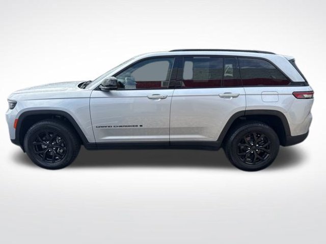 Used 2025 Jeep Grand Cherokee Altitude
