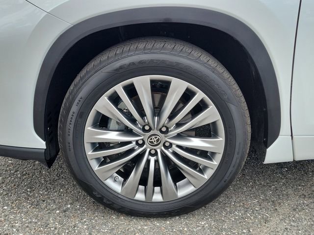 Used 2022 Toyota Highlander Platinum FWD image 6