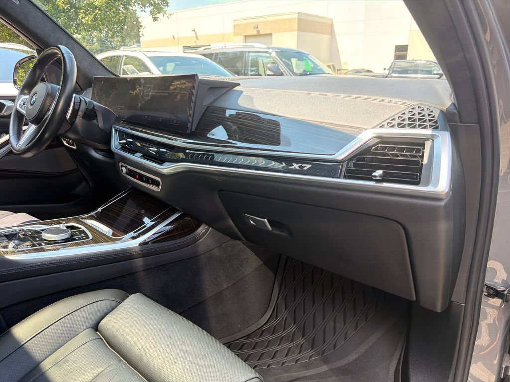 Used 2023 BMW X7 xDrive40i w/ M Sport Package AWD/4WD image 38
