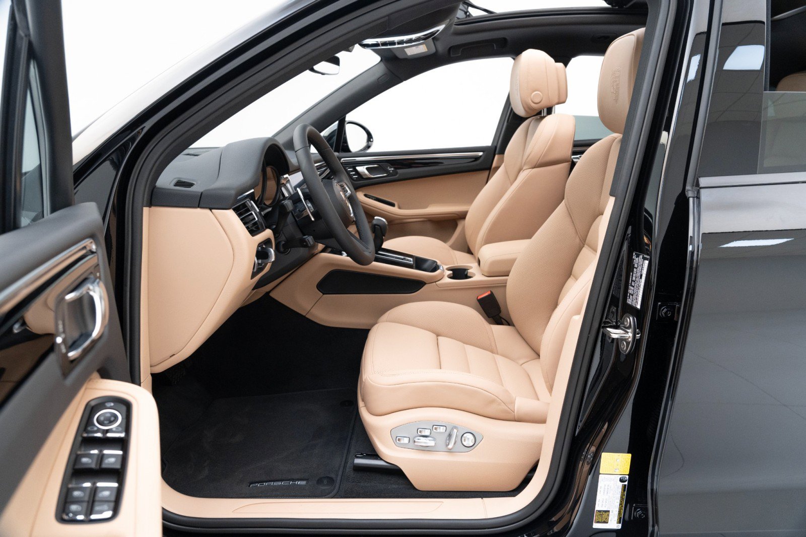 New 2025 Porsche Macan image 17