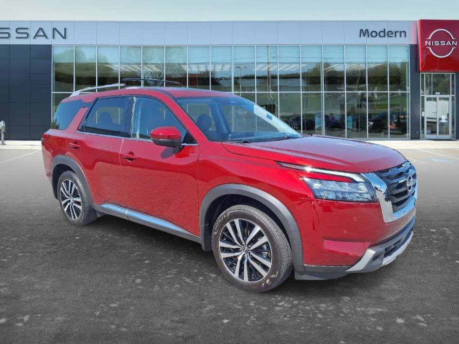 Used 2025 Nissan Pathfinder Platinum w/ Cargo Package FWD image 3