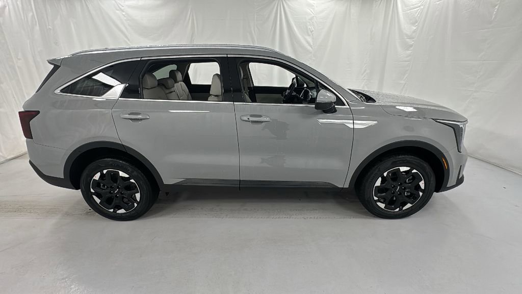 New 2026 Kia Sorento S image 2