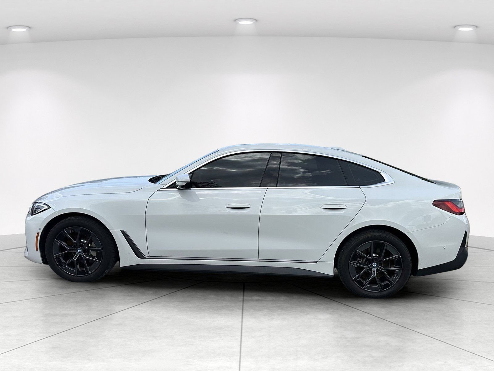 Used 2023 BMW i4 eDrive35 w/ Premium Package RWD image 4