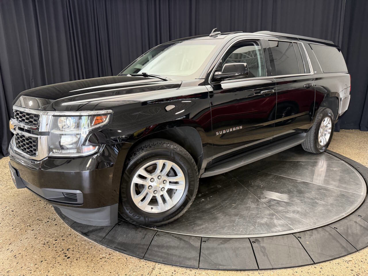 Used 2019 Chevrolet Suburban LT AWD/4WD image 2