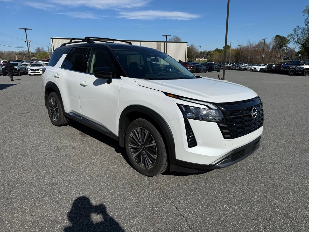 Used 2026 Nissan Pathfinder Platinum image 9