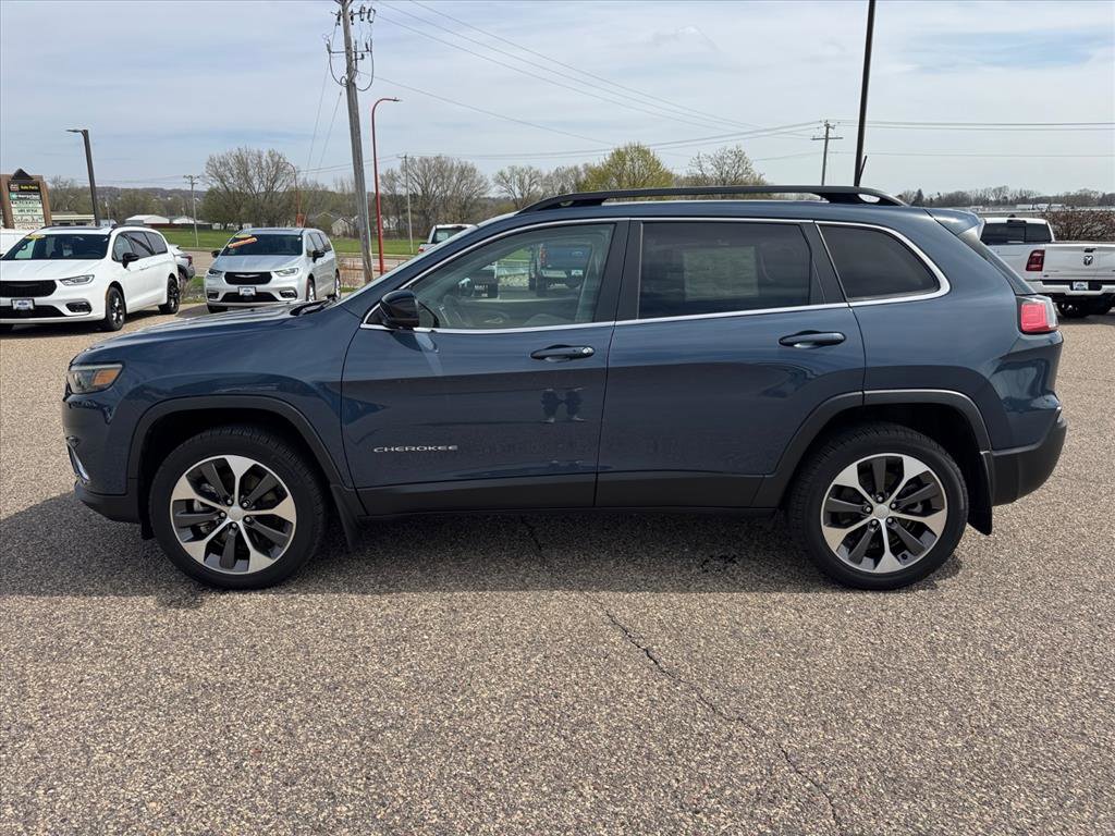 Used 2022 Jeep Cherokee Limited w/ Elite Package AWD/4WD image 2
