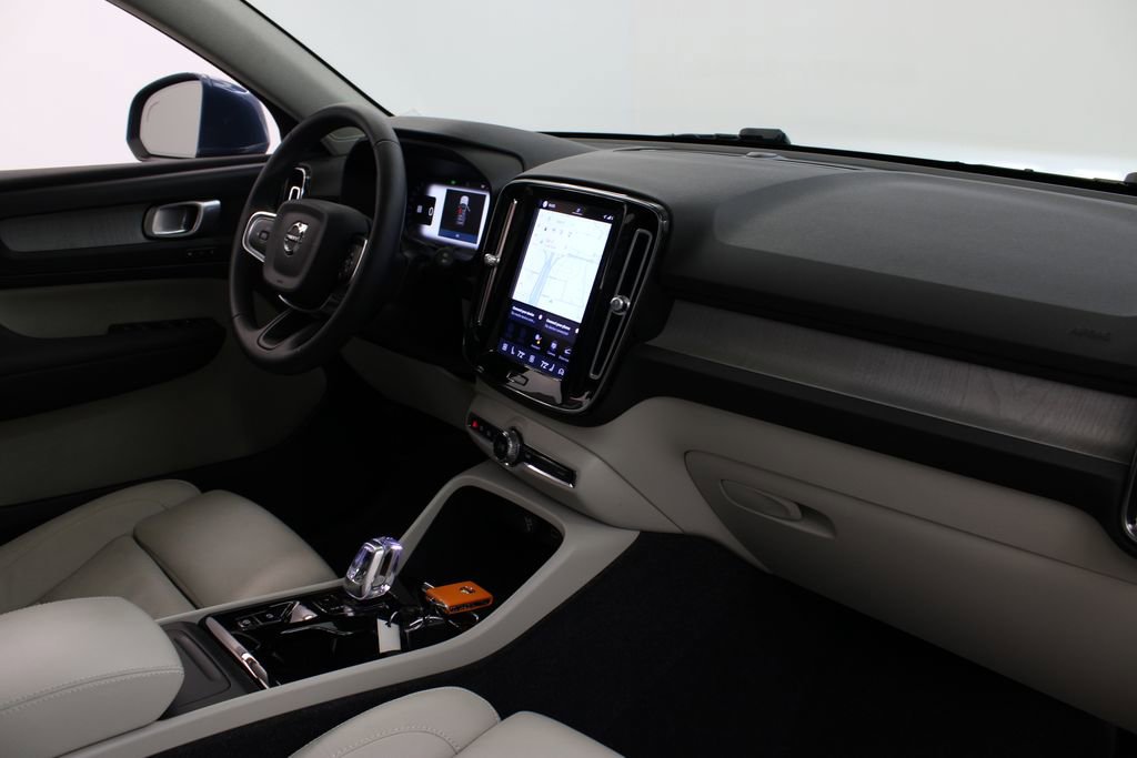 Used 2023 Volvo XC40 B4 Plus w/ Driver Assist Package image 27